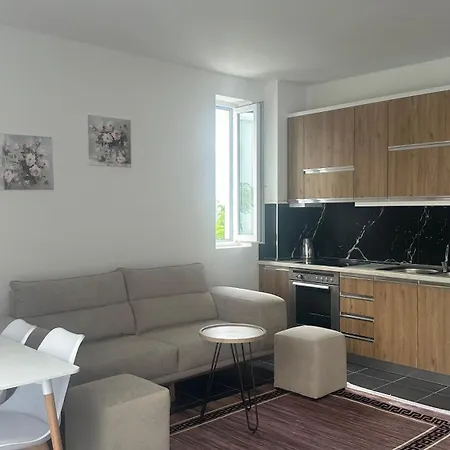 Coast Apartment *